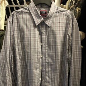 Very gently used untuckit long sleeve shirt